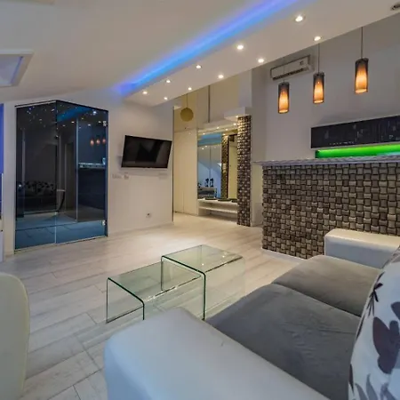 Morning Wood - Skylight * Belgrado